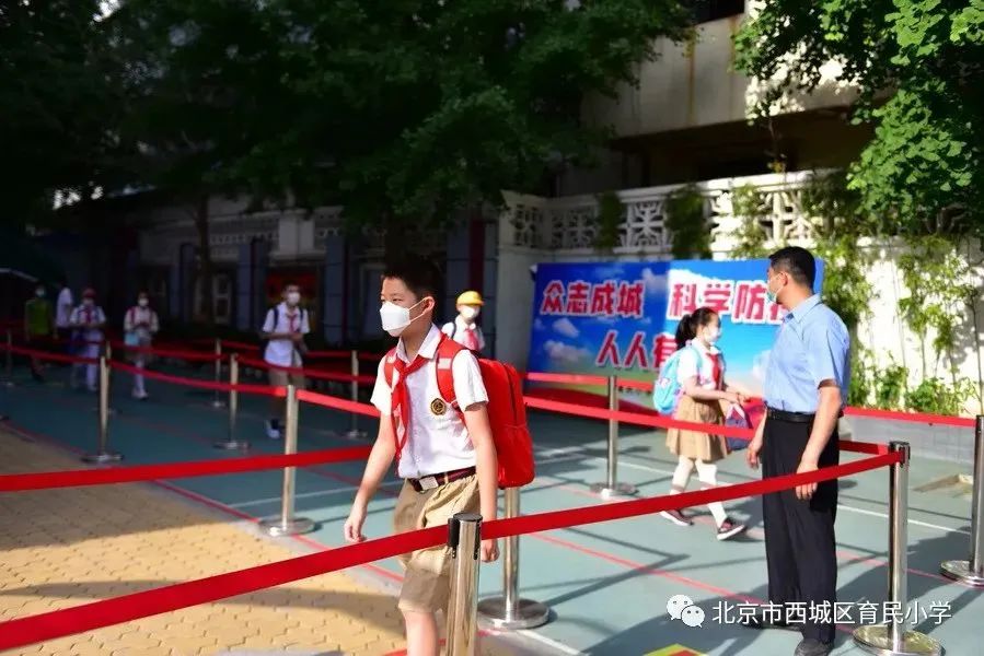 不能放松警惕北京一小学生家长确诊学校未停课48名师生居家观察