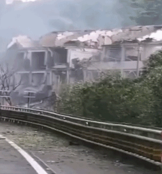 突发 浙江温岭一油罐车爆炸 已有4人死亡50余人受伤 现场浓烟滚滚 每日经济新闻 突发 浙江温岭一油罐车爆炸 已有4人死亡50余人受伤 现场浓烟滚滚 每日经济新闻