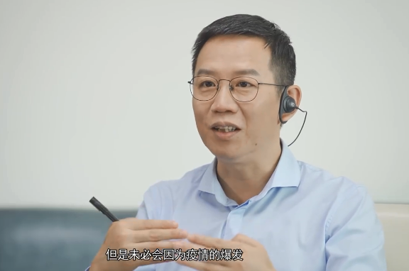 杭州巴九灵的董事长为吴晓波,总经理为邵冰冰,两人为夫妻关系,合计