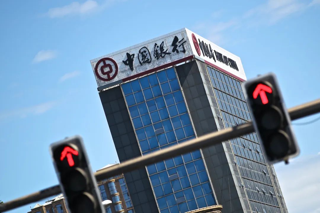 他们向国家信访局反映,并收到这两条回复短信