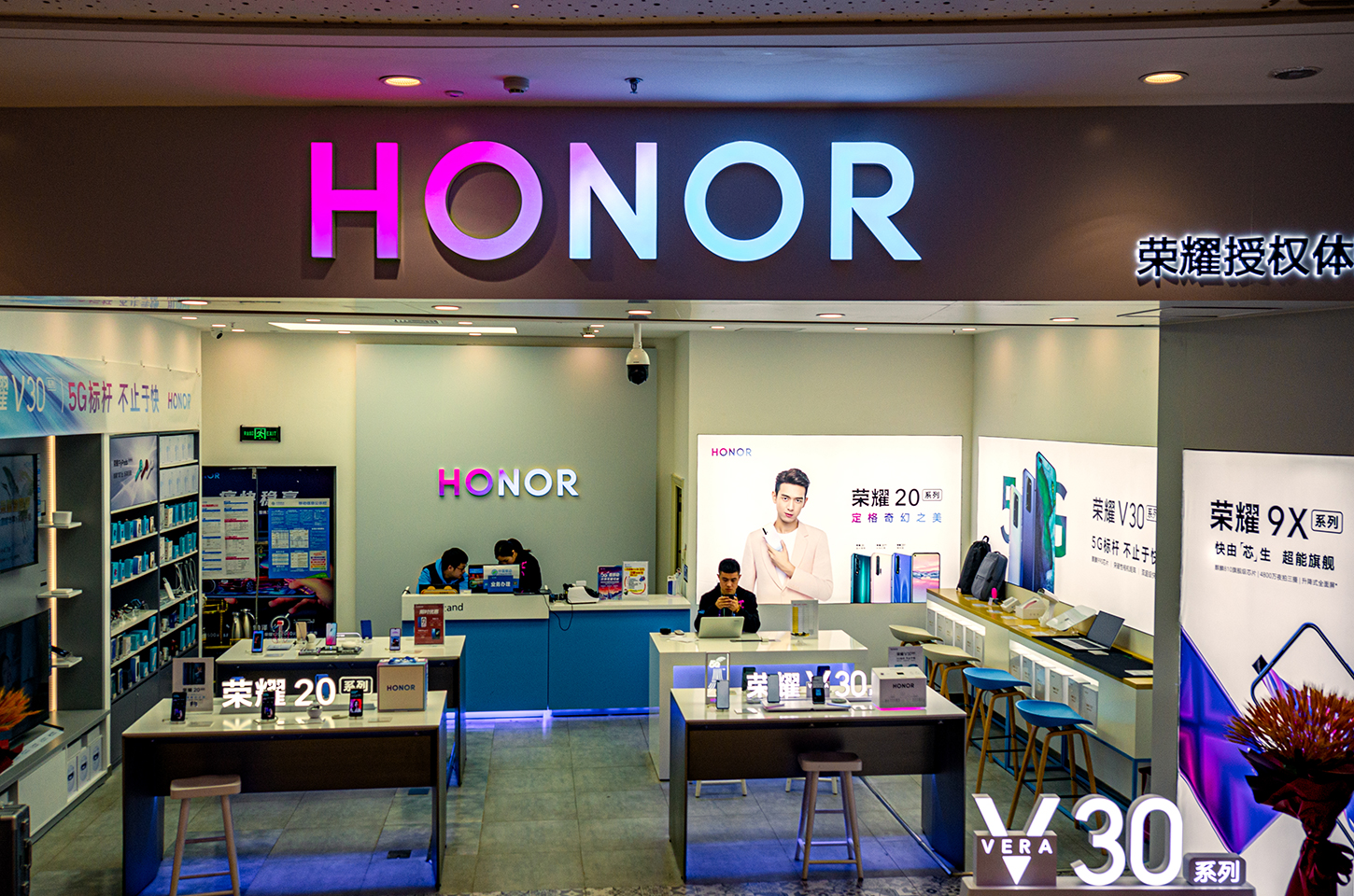 每经原创-G-公司-HONOR荣耀-荣耀HONOR(每日经济新闻、兰素英、摄).jpg