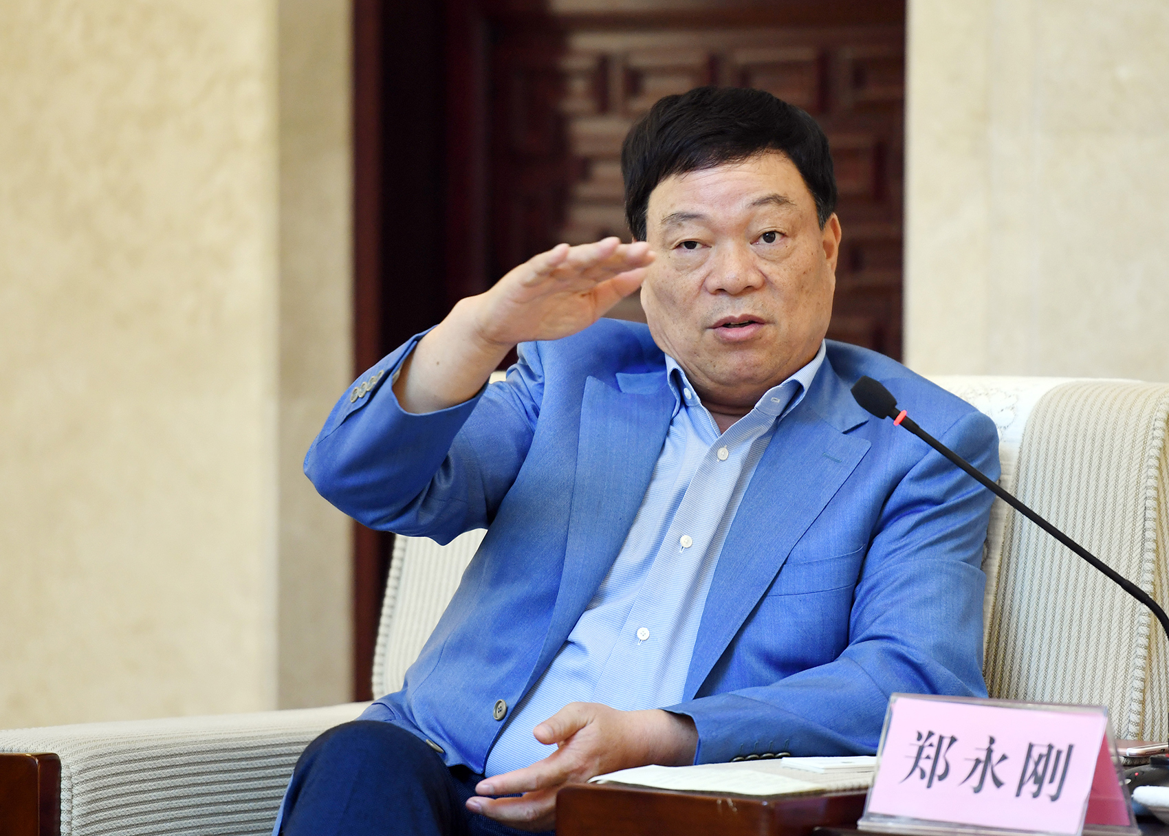 创始人之子,90后郑驹接任杉杉股份董事长